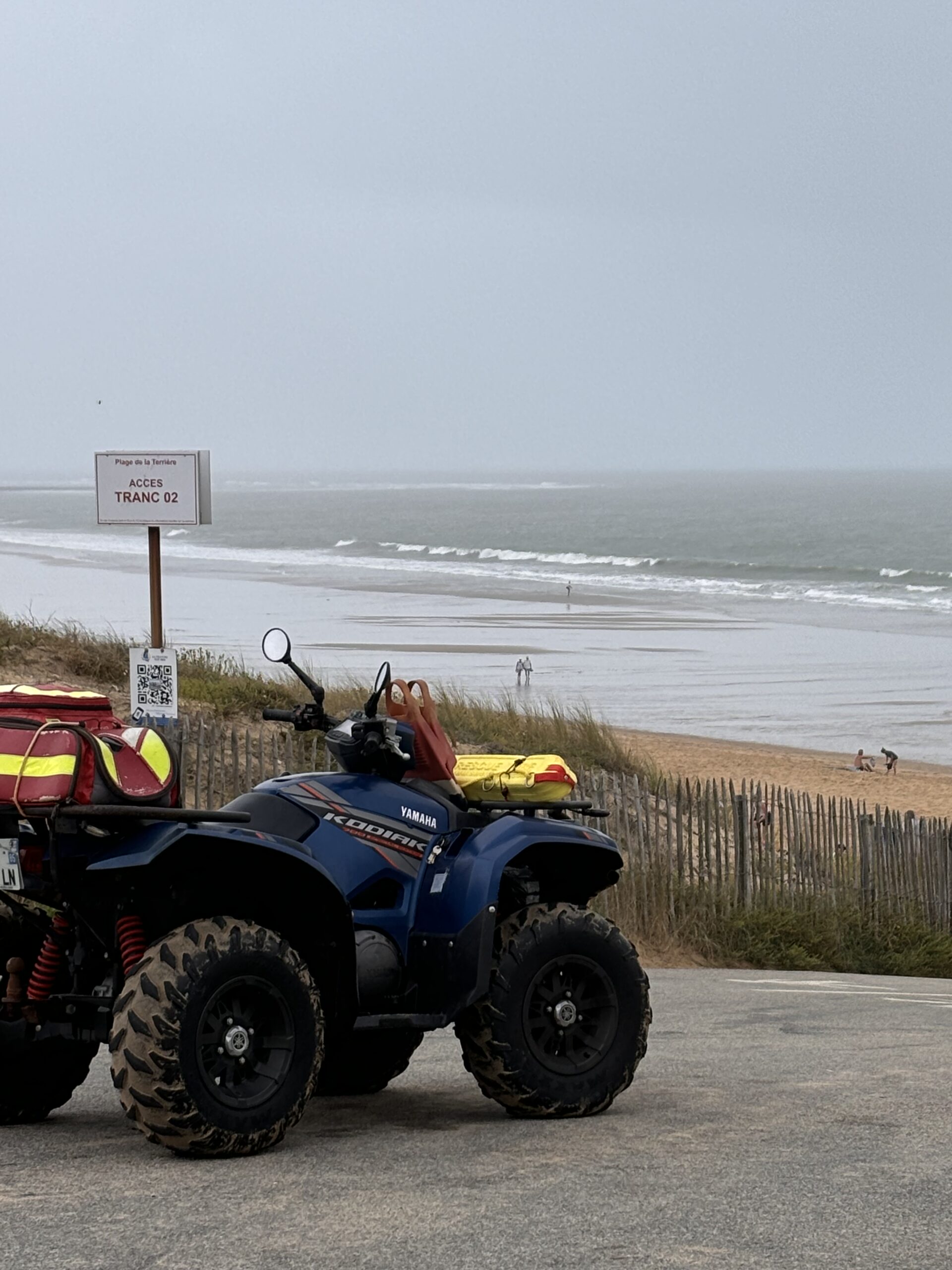 Photo de la plage de la terriere avec un quad au premier plan