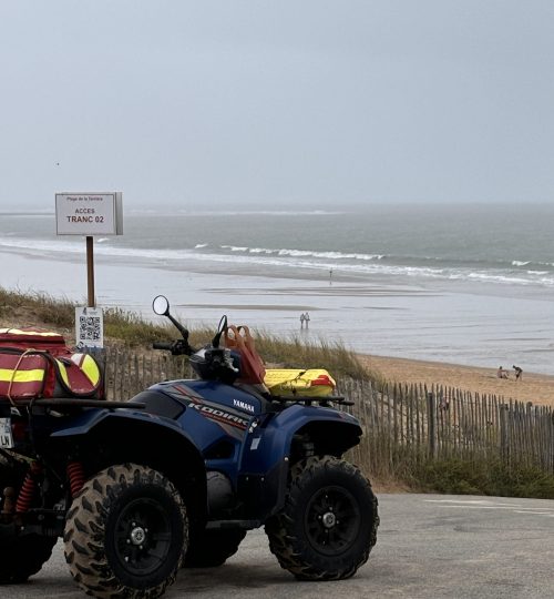 Photo de la plage de la terriere avec un quad au premier plan